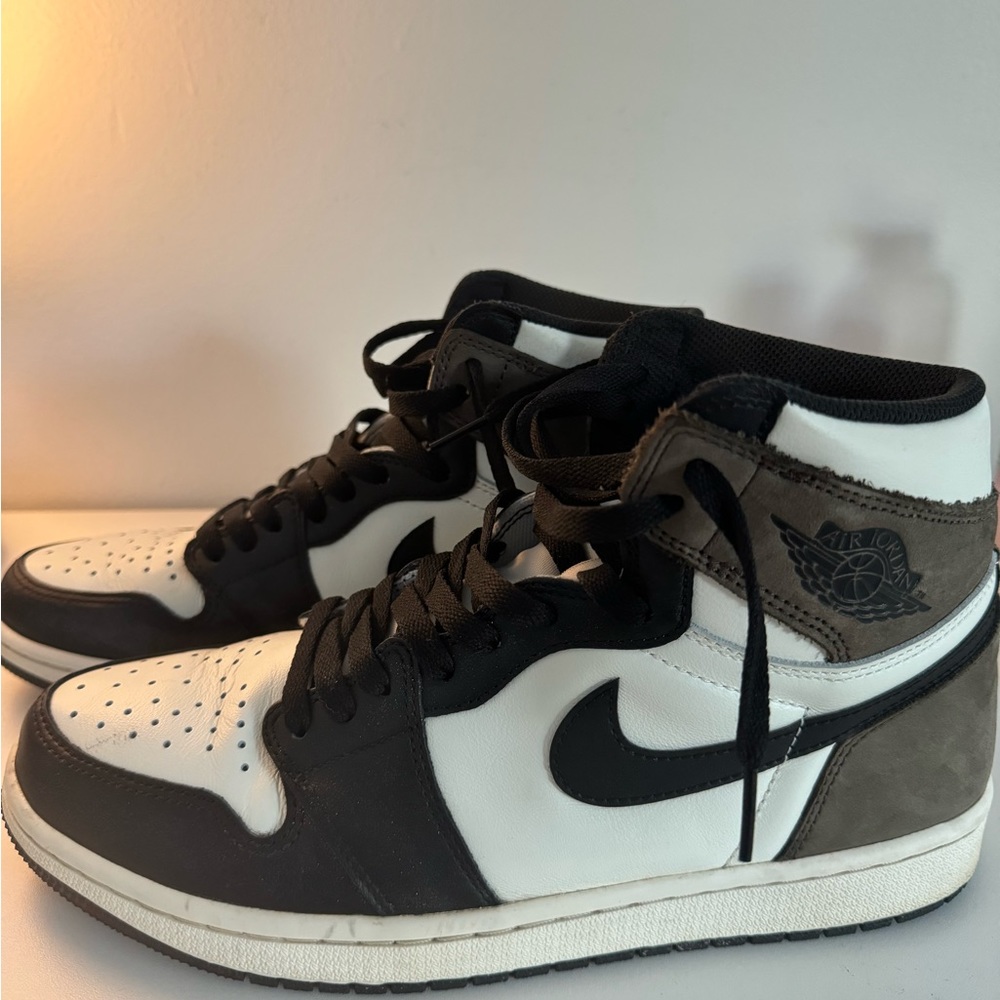 Jordan 1 Mocha. Size 9.5 men’s.